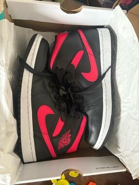 Women’s Air Jordan 1 Mid